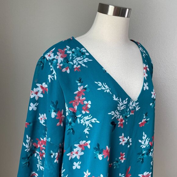 Lane Bryant Womens Plus 22/24 Teal Floral V Neck Flowy Blouse Bell Sleeves Top - Picture 3 of 10